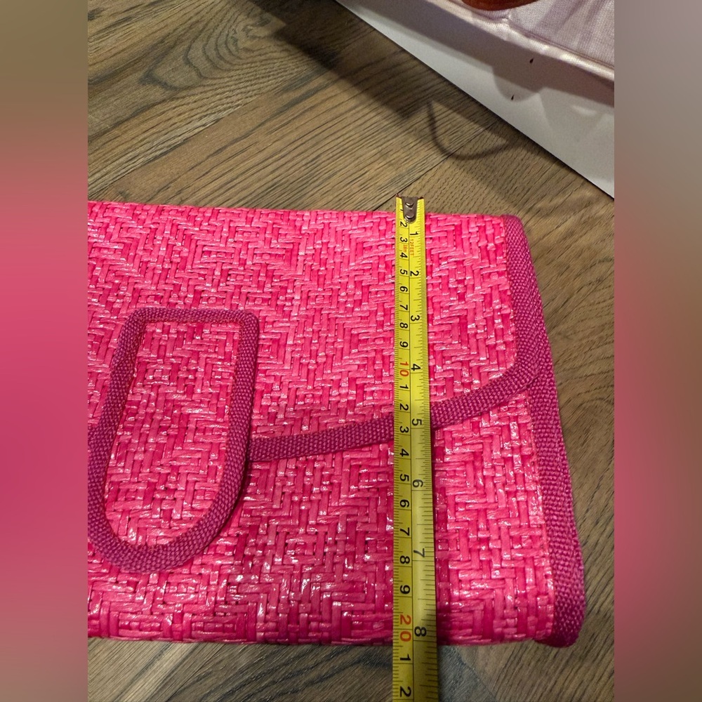 New Pink Woven Clutch, perfect for summer outfits! - Picture 5 of 5